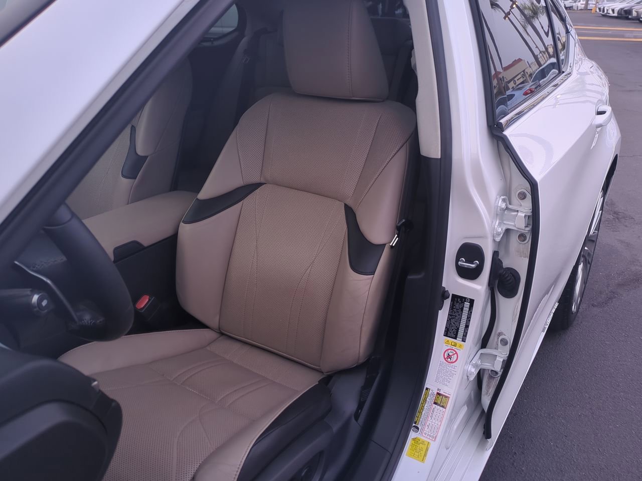 Used 2019 Lexus ES 300h w/ Luxury Package image 12