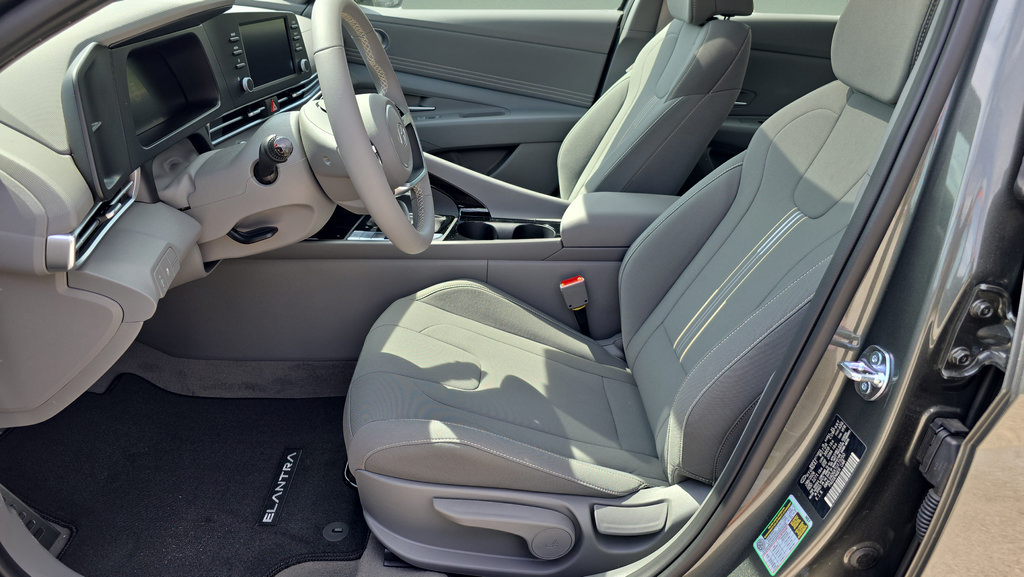 New 2026 Hyundai Elantra SEL Sport Premium w/ Cargo Package FWD image 14