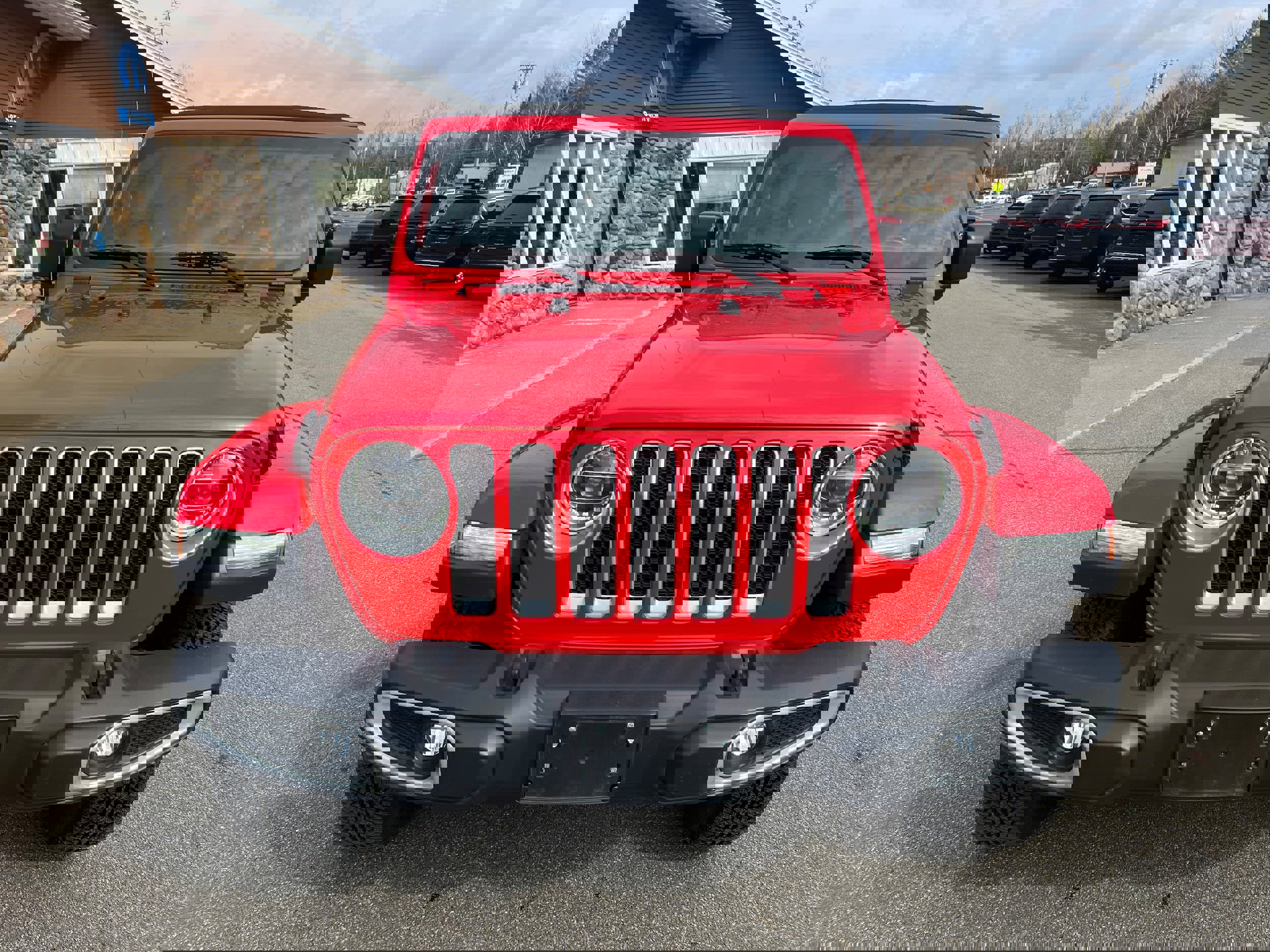 Used 2020 Jeep Wrangler Unlimited Sahara image 2