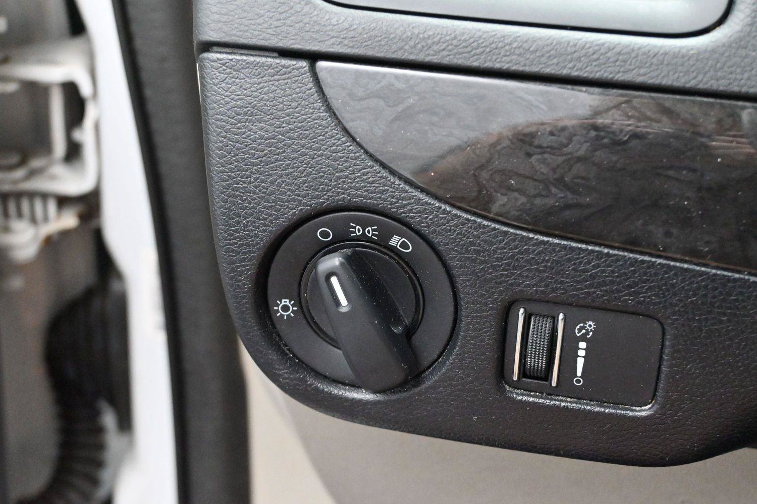Used 2017 Dodge Grand Caravan SE FWD image 19