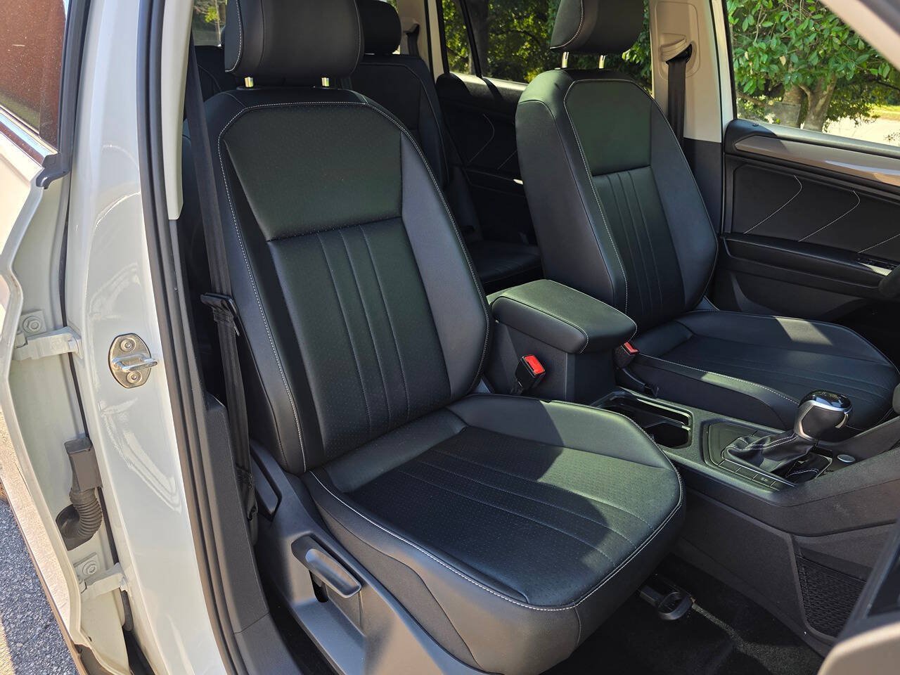 Used 2022 Volkswagen Tiguan SE FWD image 40