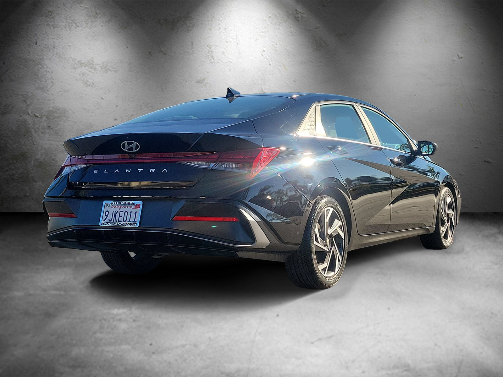 Certified 2024 Hyundai Elantra SEL w/ Convenience Package FWD image 3