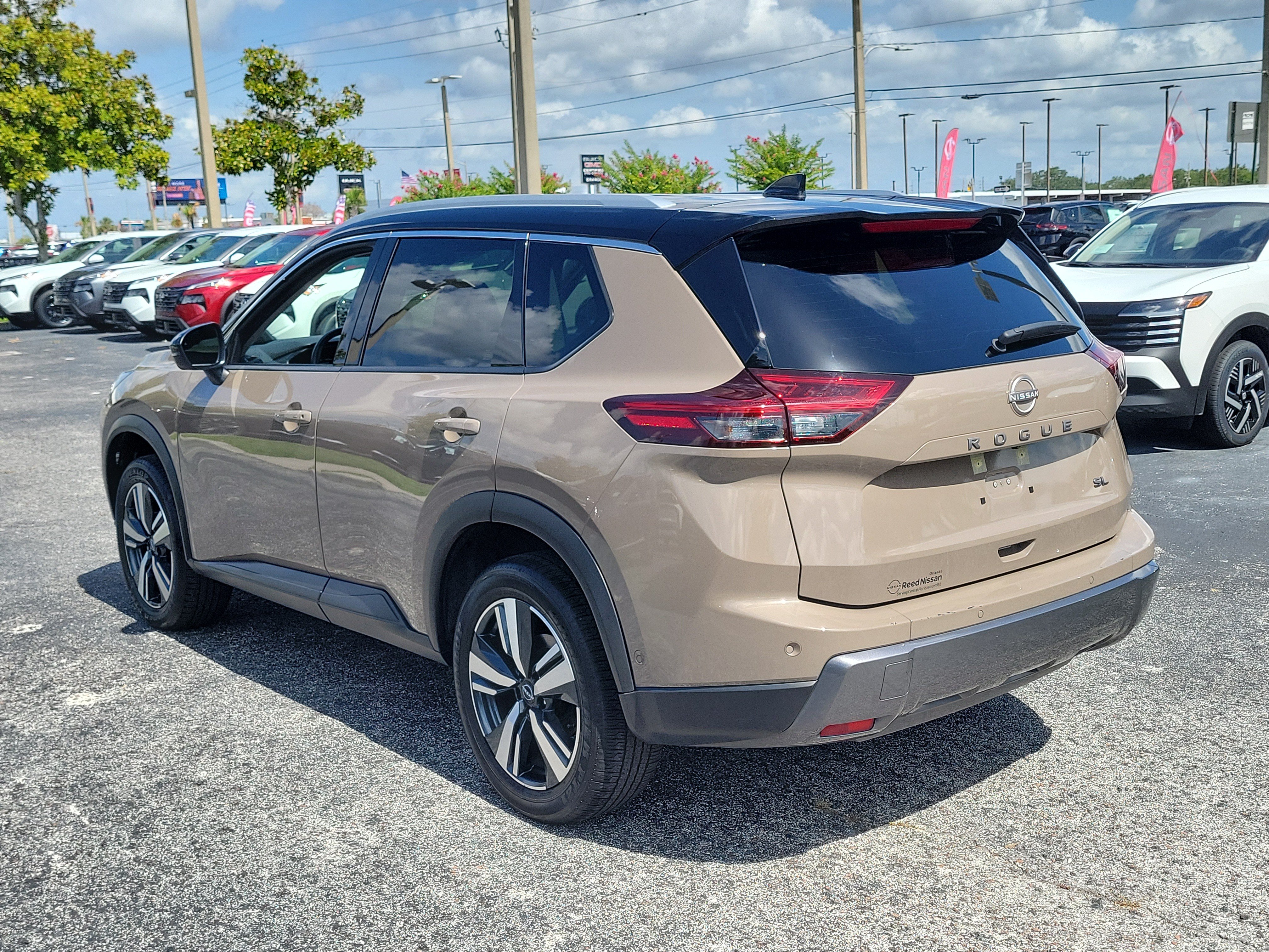 Certified 2025 Nissan Rogue SL FWD image 9