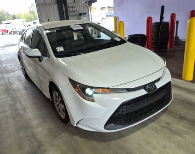 Used 2021 Toyota Corolla LE image 4