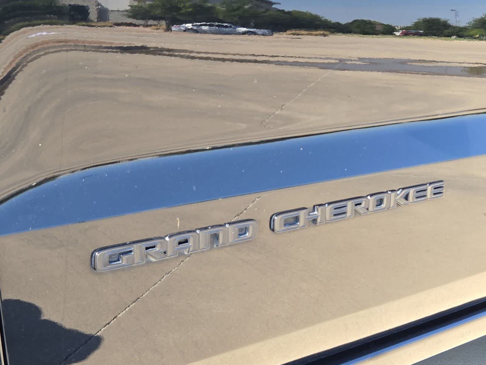 Used 2019 Jeep Grand Cherokee Altitude RWD image 12