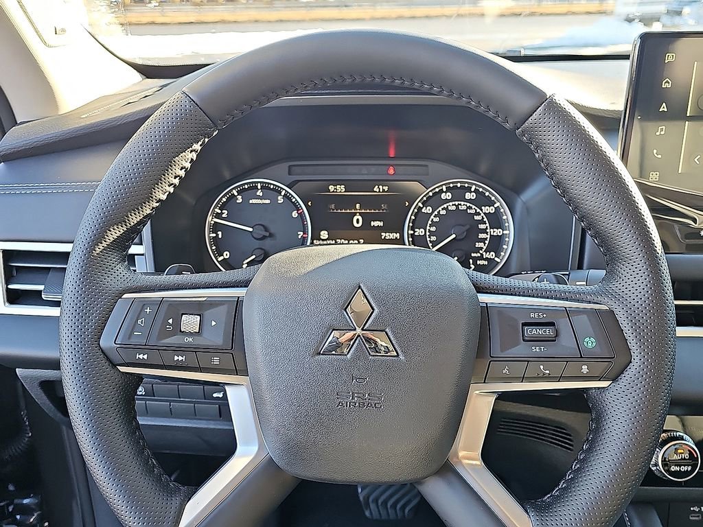 New 2026 Mitsubishi Outlander SE image 14