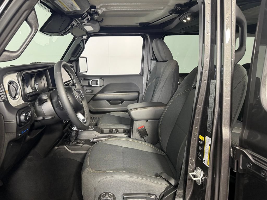 Certified 2025 Jeep Wrangler Unlimited Sahara w/ Safety Group AWD/4WD image 24