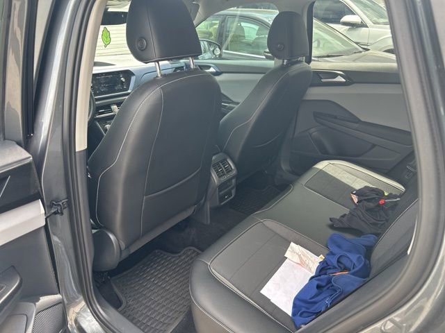 Used 2023 Volkswagen Taos SE FWD image 8