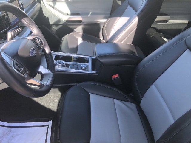 Used 2023 Ford Explorer XLT w/ Equipment Group 202A image 5