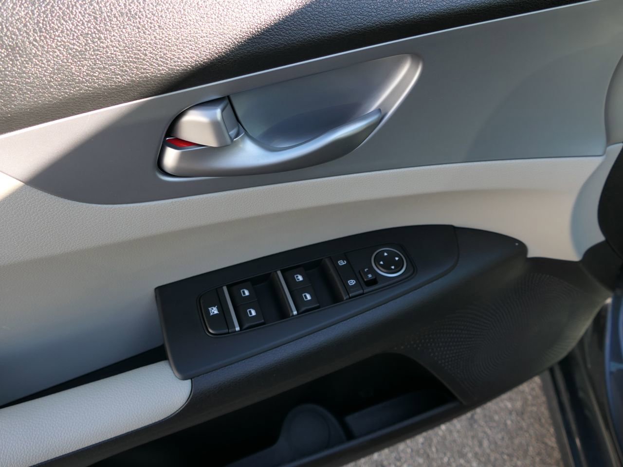 Used 2023 Kia Forte LXS w/ LXS Technology Package image 11