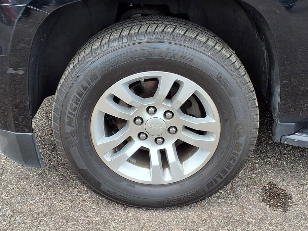 Used 2019 Chevrolet Suburban LT image 9