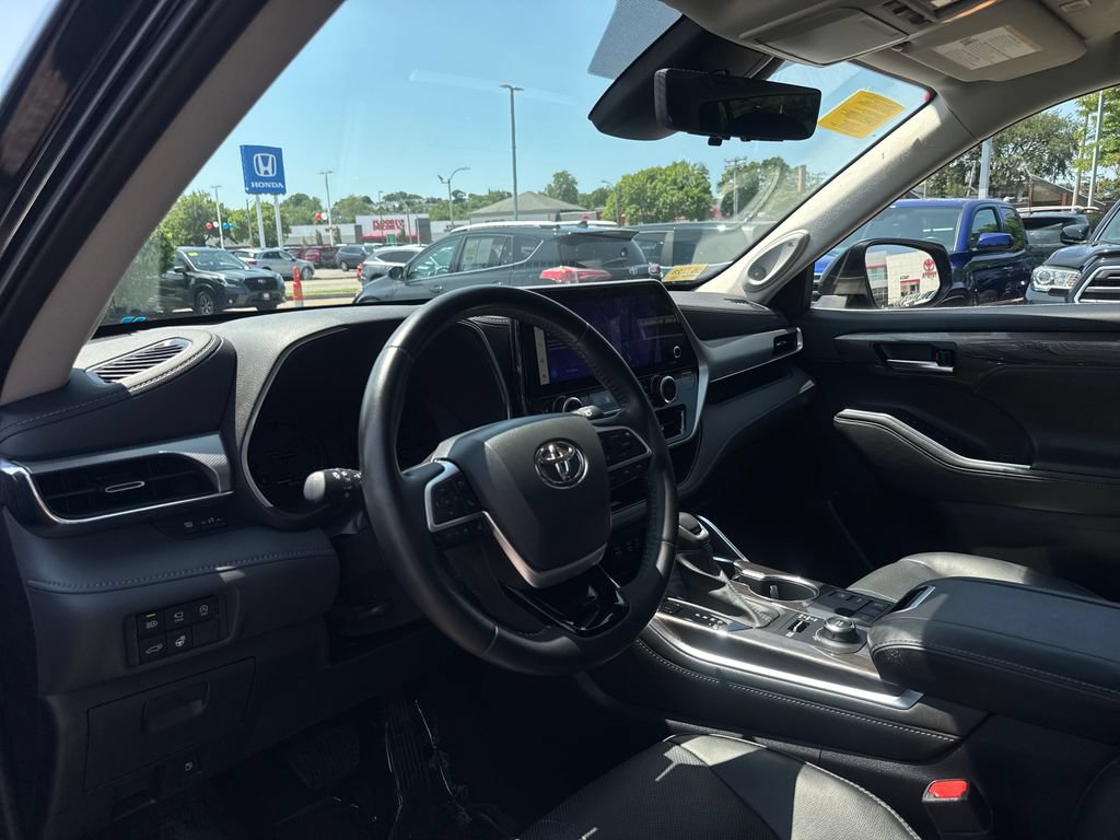 Used 2023 Toyota Highlander Platinum AWD/4WD image 15