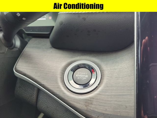 Used 2023 Jeep Grand Cherokee Limited AWD/4WD image 17
