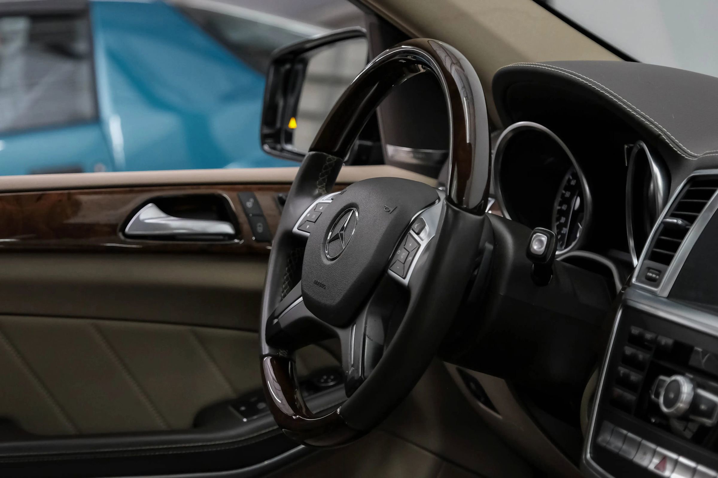 Used 2015 Mercedes-Benz GL 550 4MATIC image 14