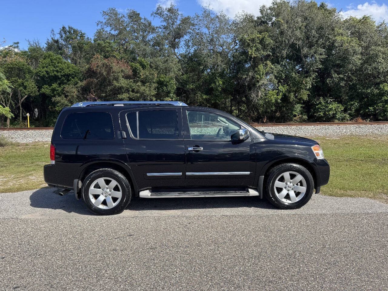 Used 2010 Nissan Armada Titanium RWD image 5