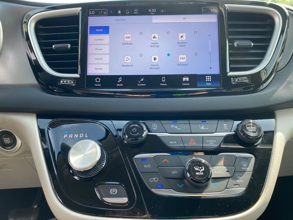 Used 2023 Chrysler Pacifica Touring-L image 35