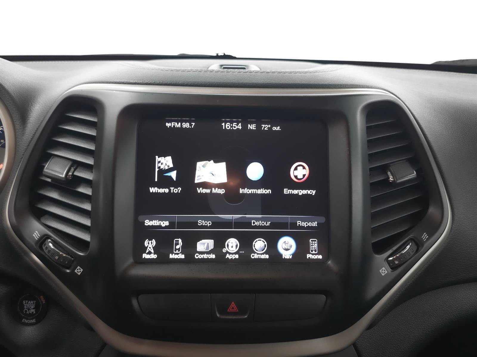 Used 2015 Jeep Cherokee Limited AWD/4WD image 6