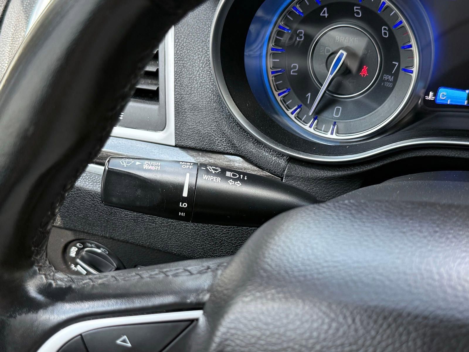 Used 2015 Chrysler 300 Limited w/ Driver Convenience Group image 39