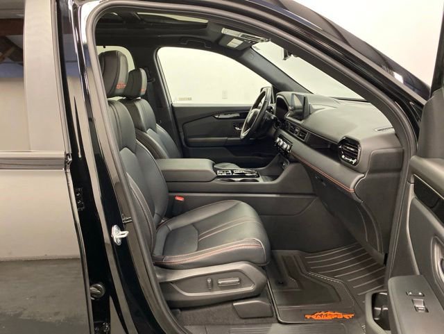 Used 2025 Honda Pilot TrailSport image 26