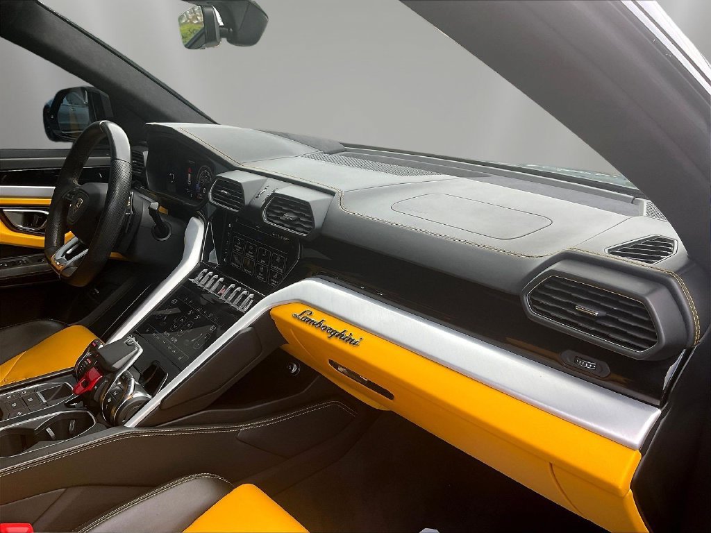 Used 2021 Lamborghini Urus AWD/4WD image 26