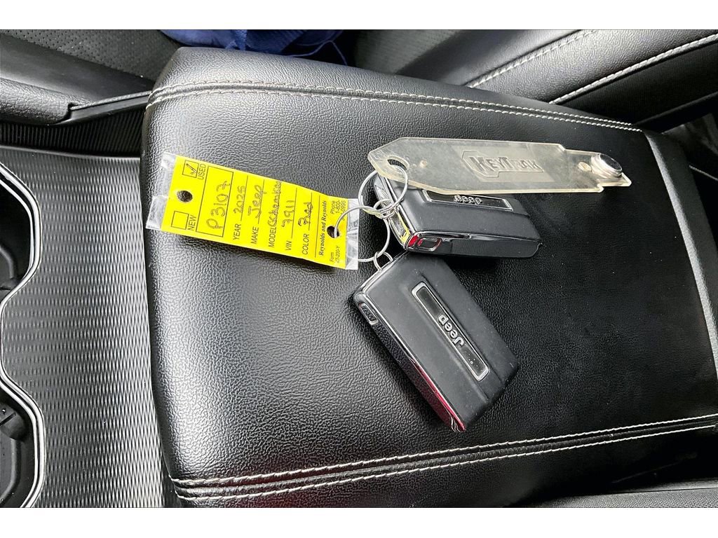 Certified 2025 Jeep Grand Cherokee L Altitude image 12