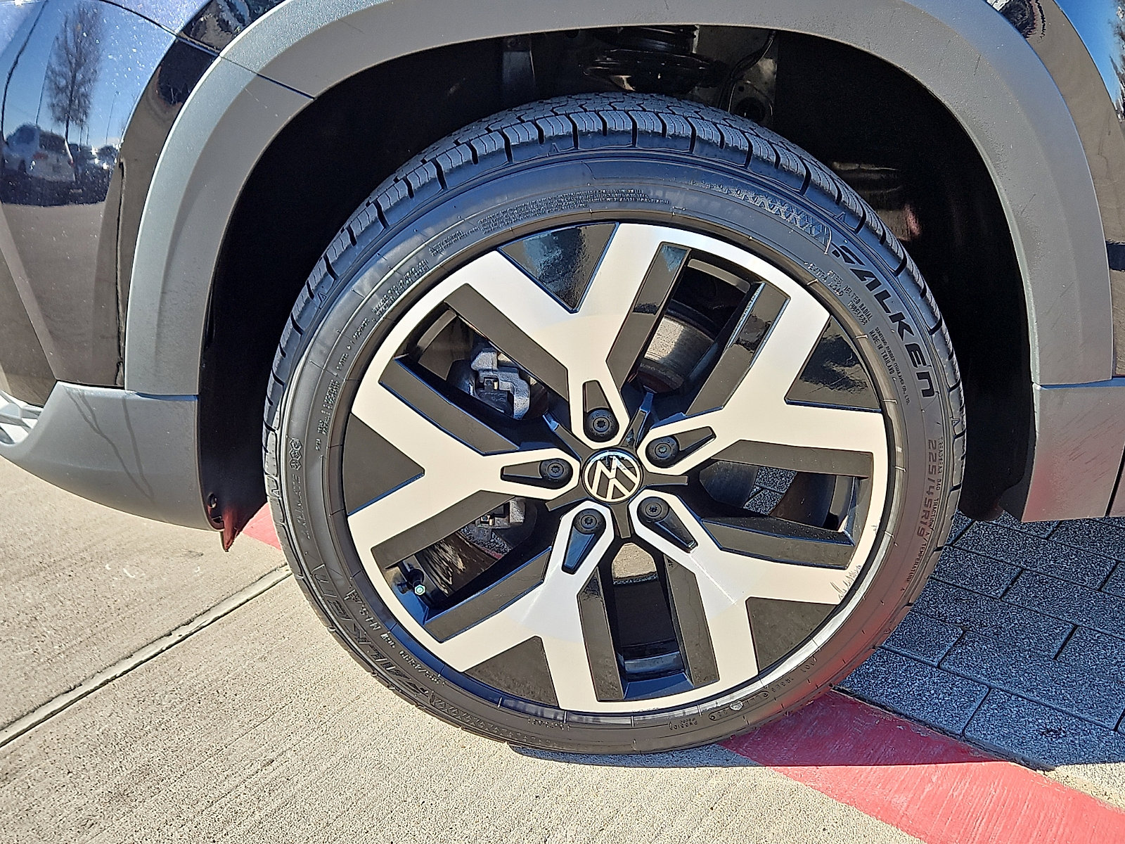 Certified 2022 Volkswagen Taos SEL w/ Panoramic Sunroof Package image 5