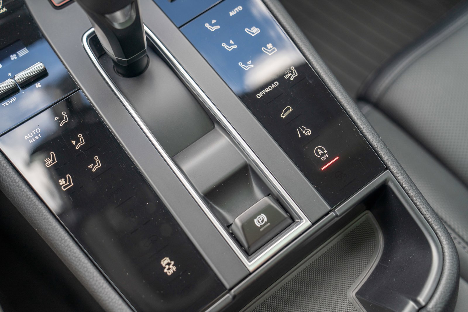 Certified 2026 Porsche Macan AWD/4WD image 20