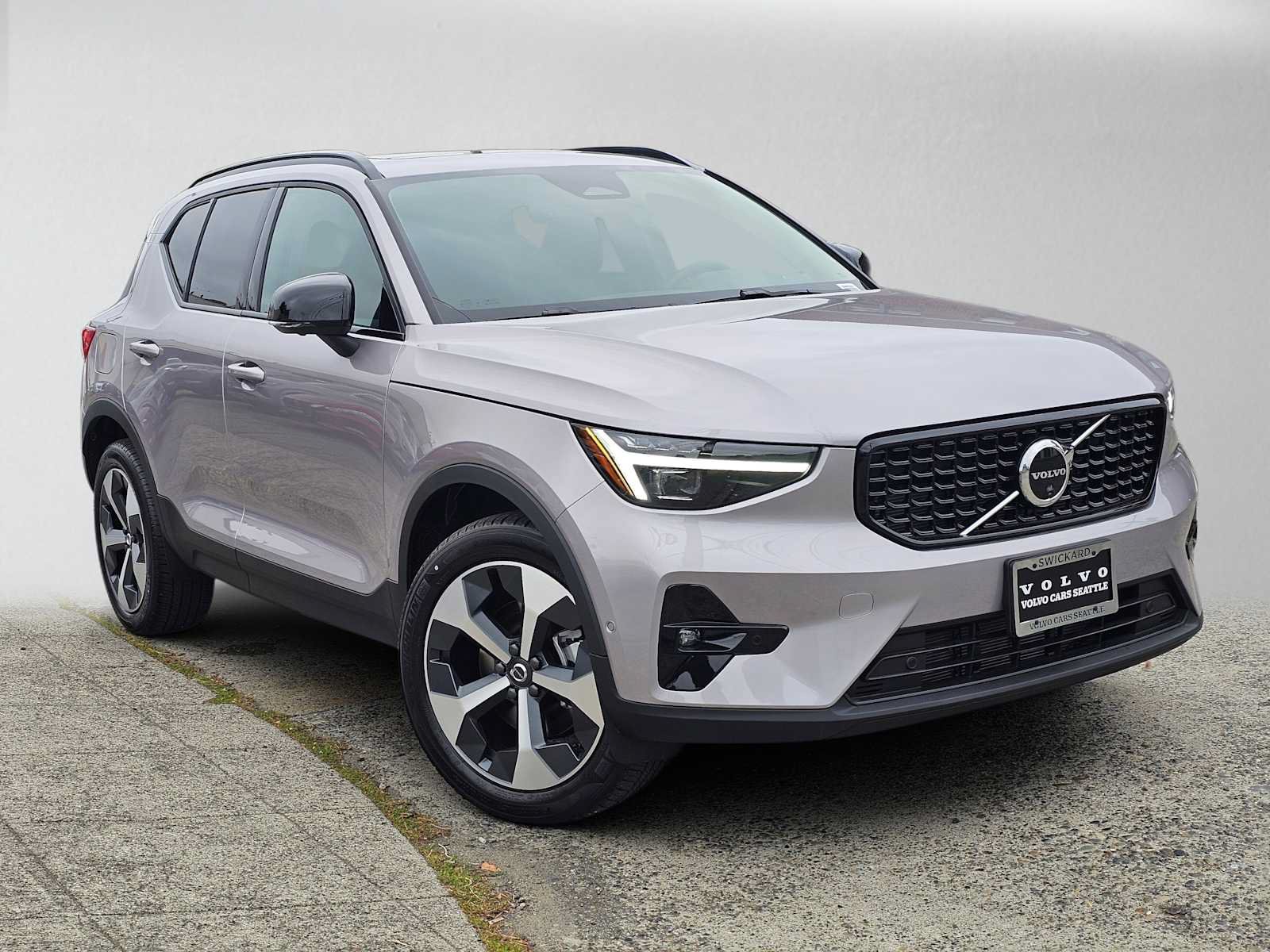 New 2026 Volvo XC40 B5 Plus w/ Protection Package Premier