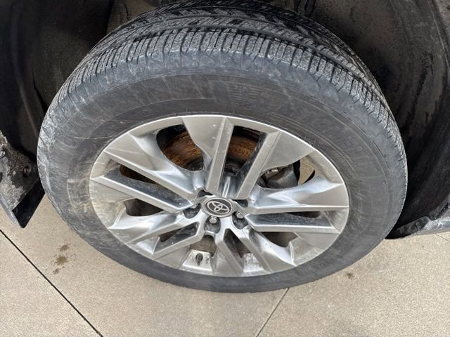 Used 2023 Toyota RAV4 XLE Premium image 9