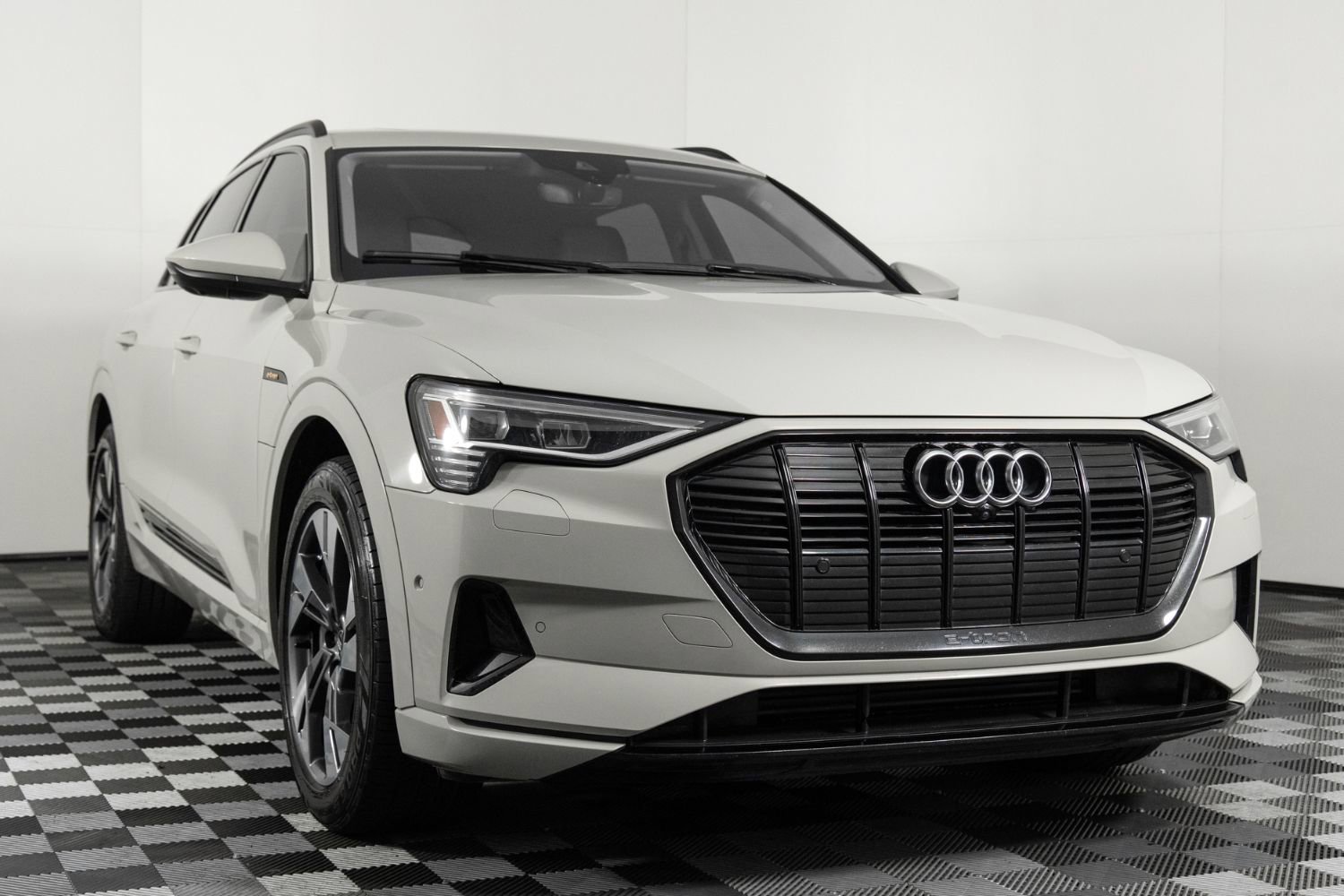 Used 2021 Audi e-tron Premium w/ Convenience Plus Package image 9