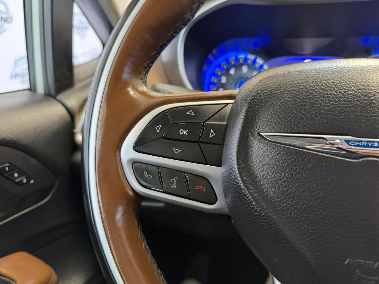 Used 2017 Chrysler Pacifica Limited FWD image 38