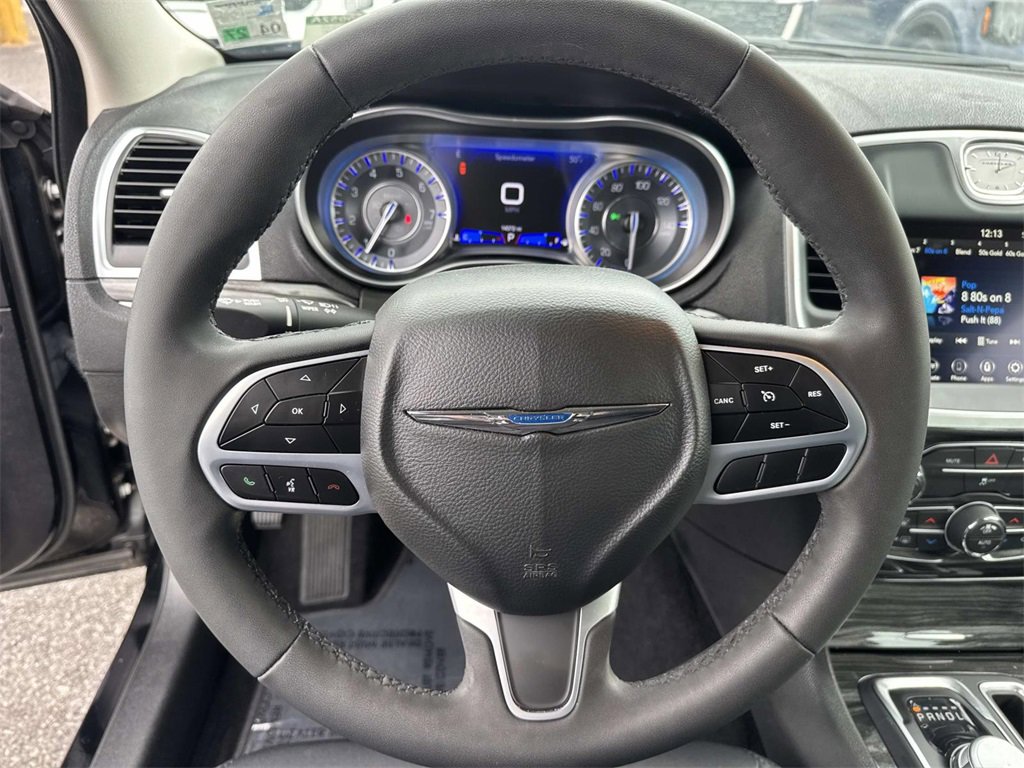 Used 2022 Chrysler 300 Touring w/ Sport Appearance Package image 38