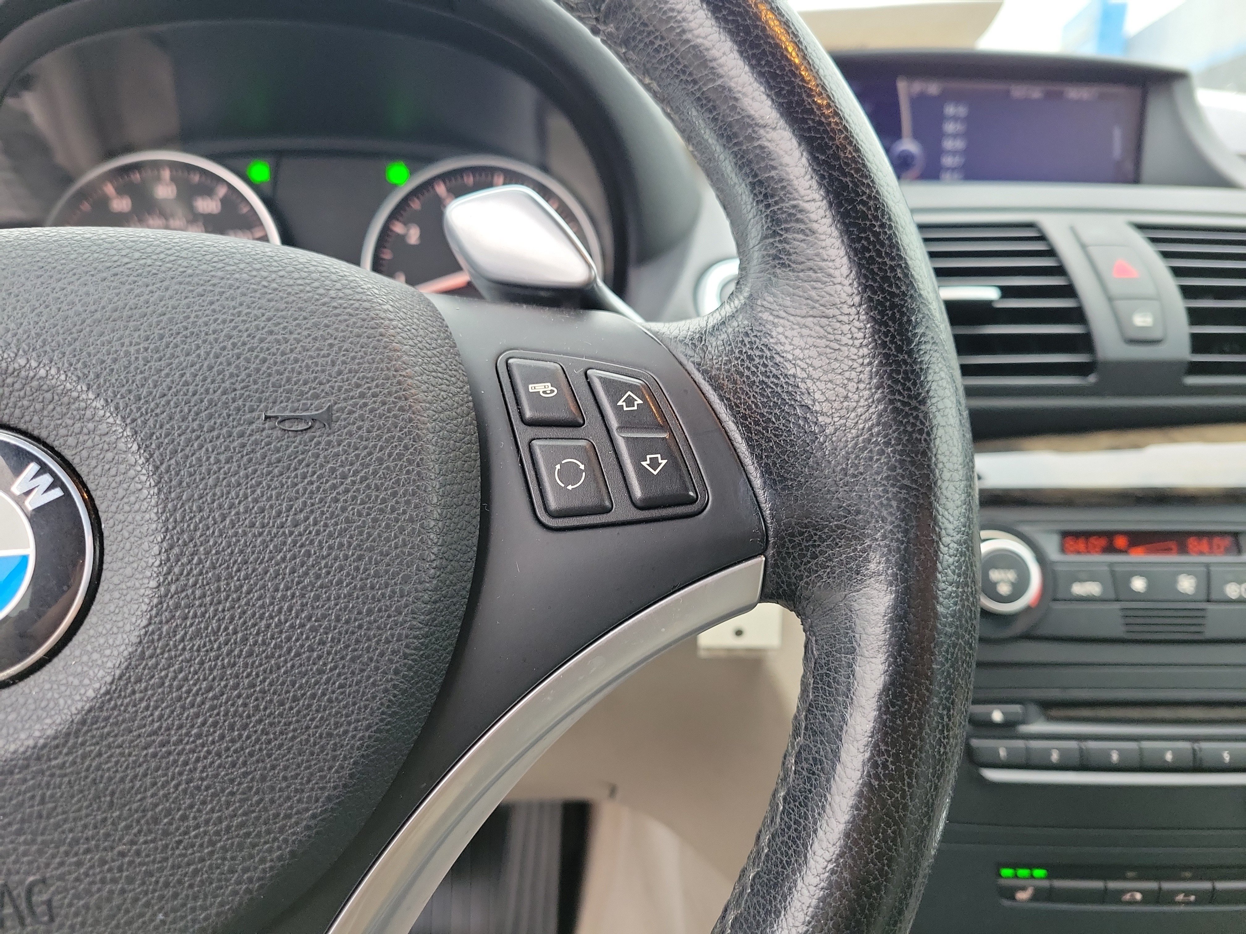 Used 2009 BMW 128i Convertible RWD image 18
