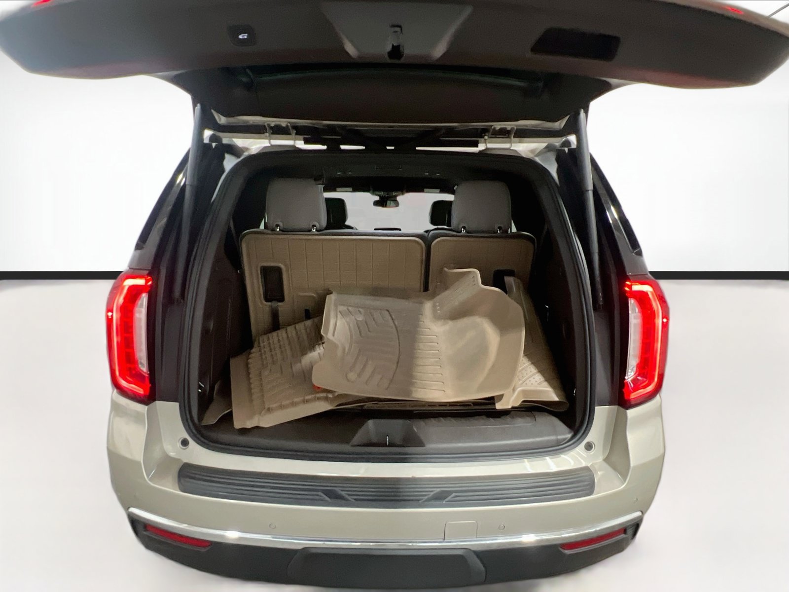 Used 2023 GMC Yukon SLT RWD image 20