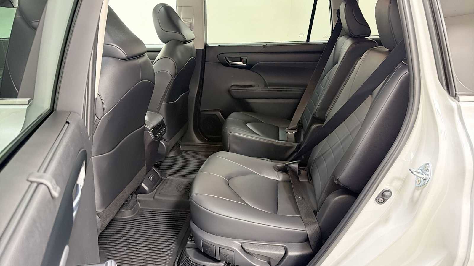 Certified 2026 Toyota Highlander XLE AWD/4WD image 25