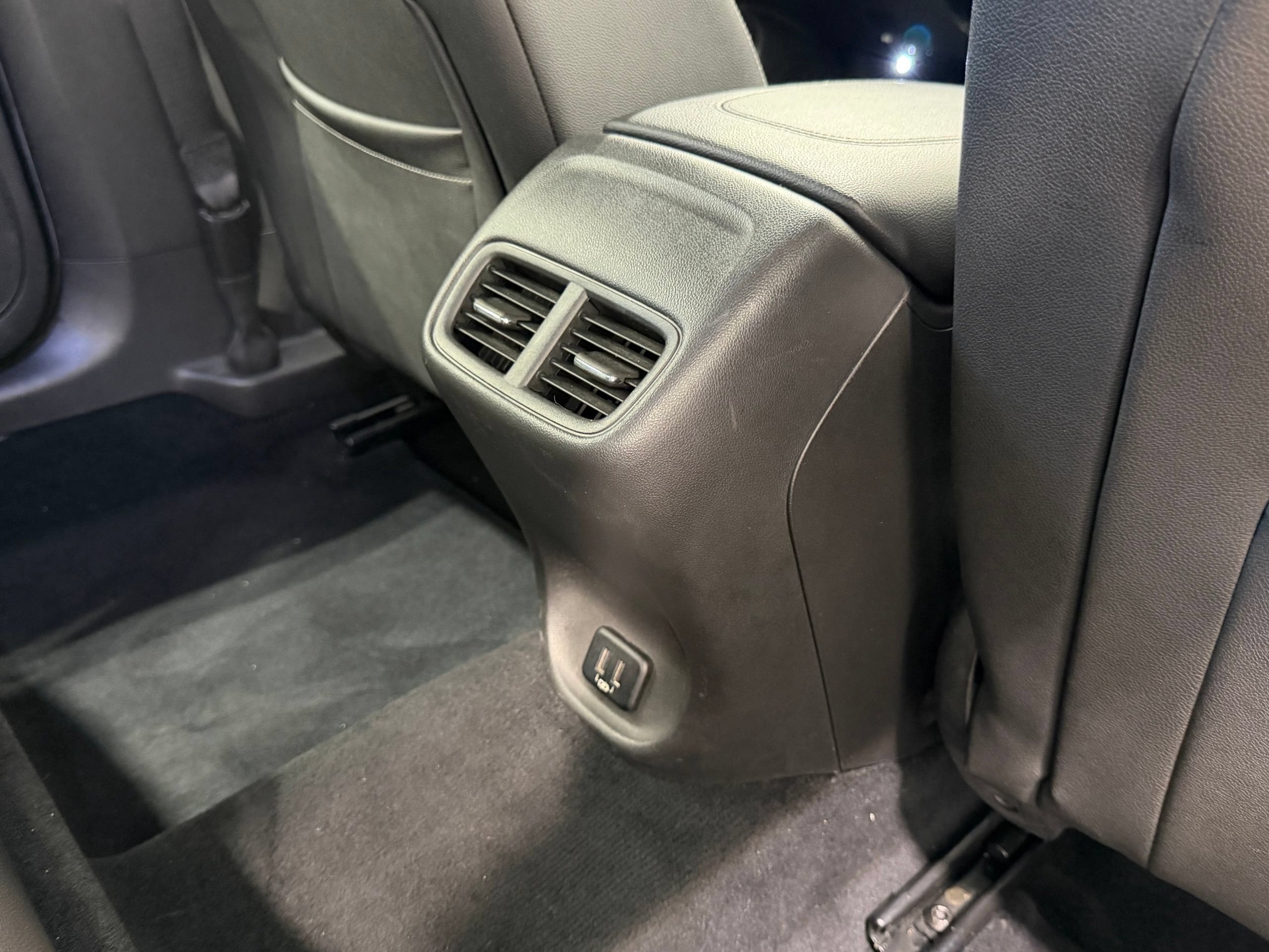 Used 2018 Buick Regal Essence FWD image 38