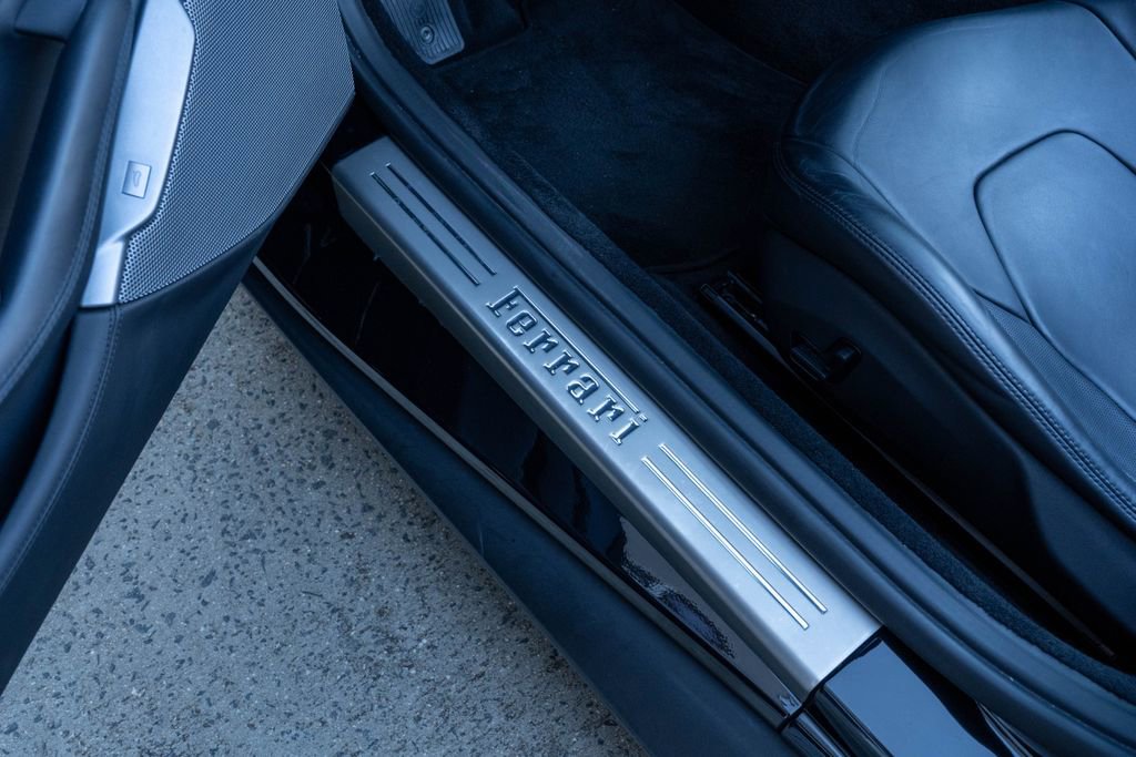 Used 2019 Ferrari Portofino image 28