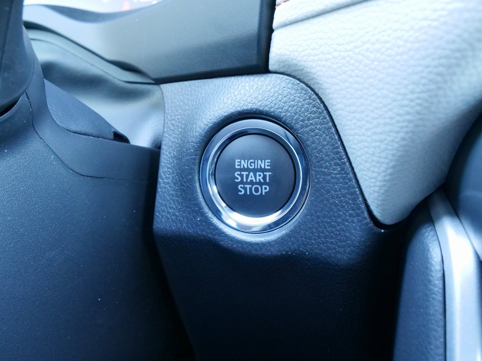 Used 2025 Toyota RAV4 Limited image 24