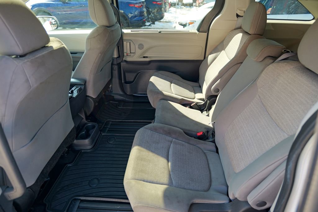 Used 2022 Toyota Sienna LE w/ LE Plus Package image 24