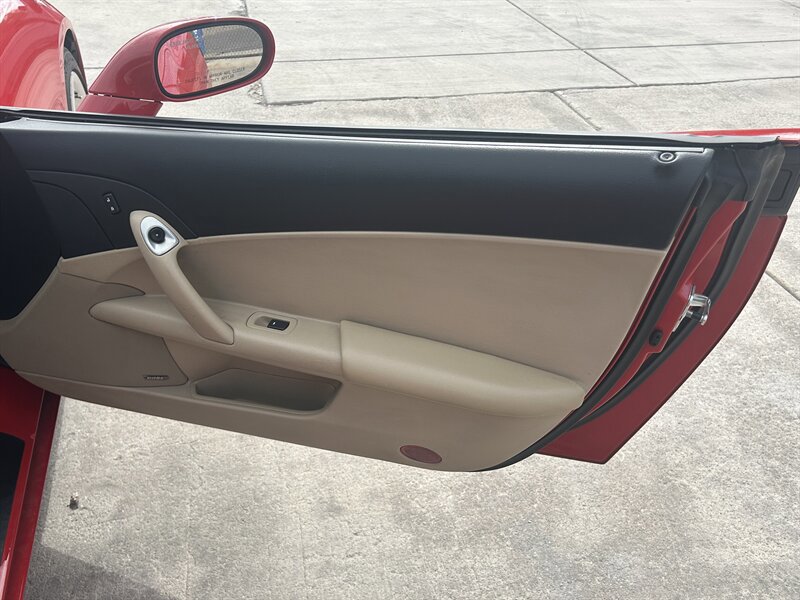 Used 2005 Chevrolet Corvette Convertible w/ Preferred Equipment Group image 23
