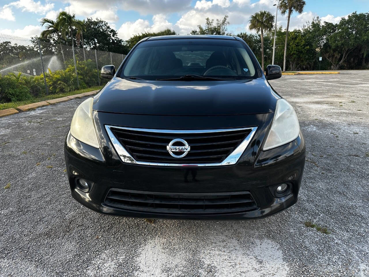Used 2012 Nissan Versa SV FWD image 2