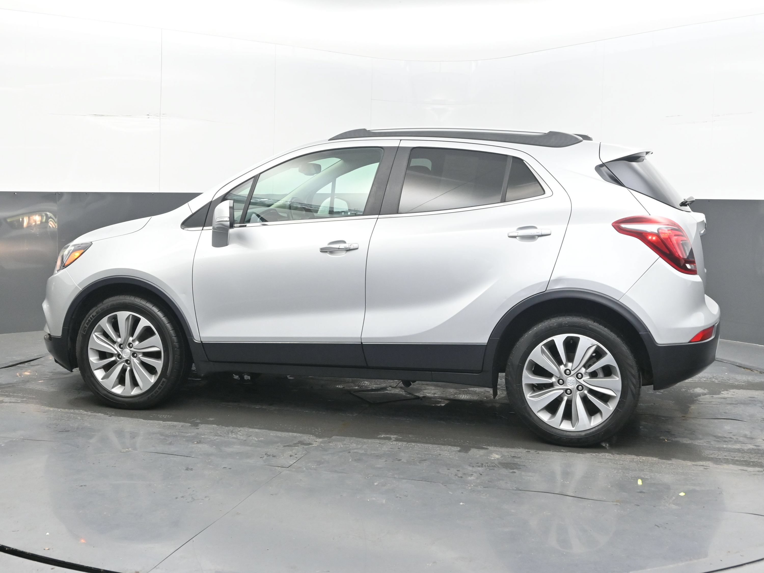 Used 2019 Buick Encore Preferred w/ Safety Package FWD image 5