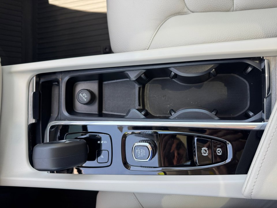 Certified 2023 Volvo XC60 B5 Plus w/ Climate Package AWD/4WD image 24
