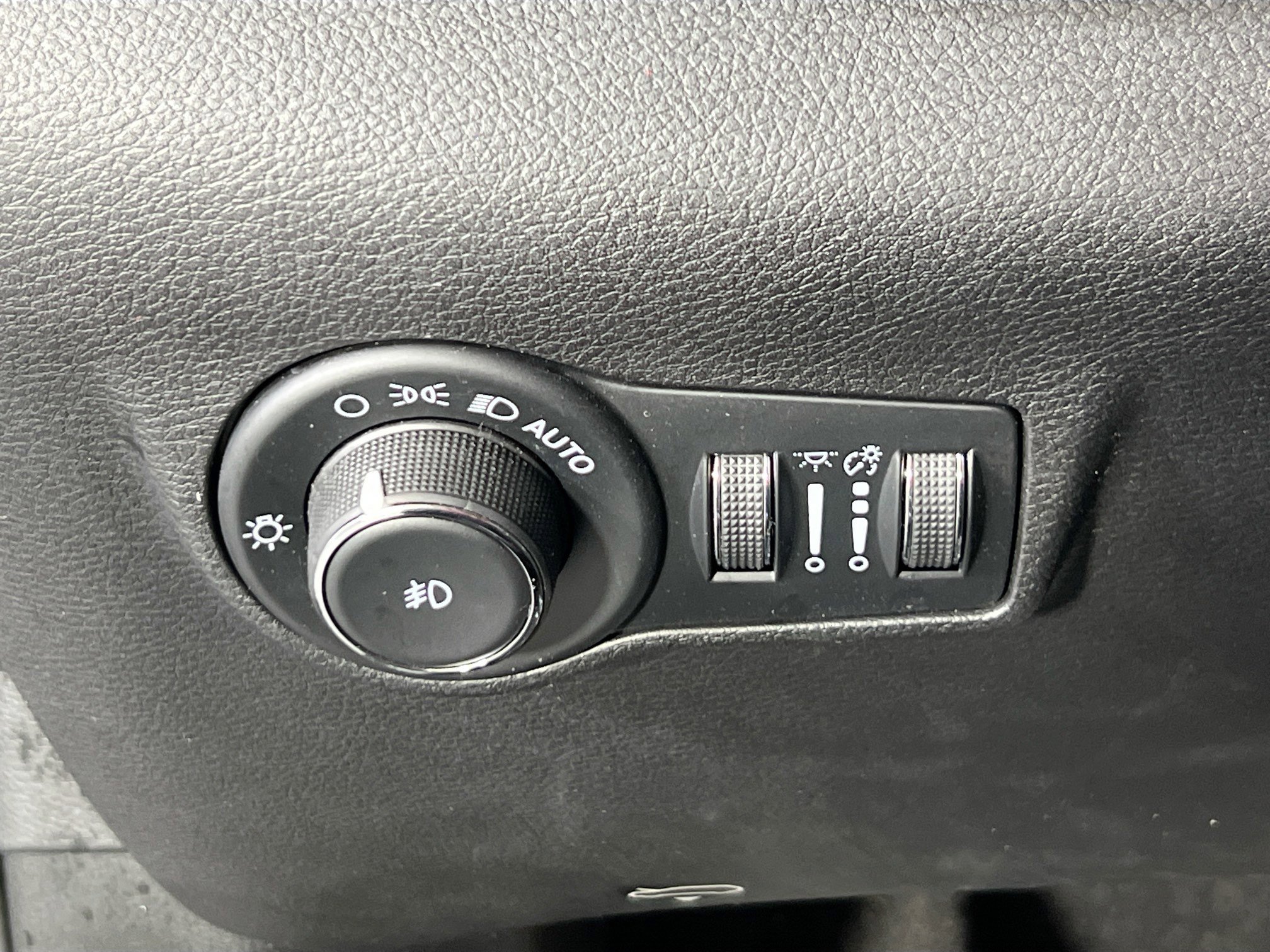 Used 2023 Jeep Compass Latitude w/ Sun and Sound Group AWD/4WD image 10