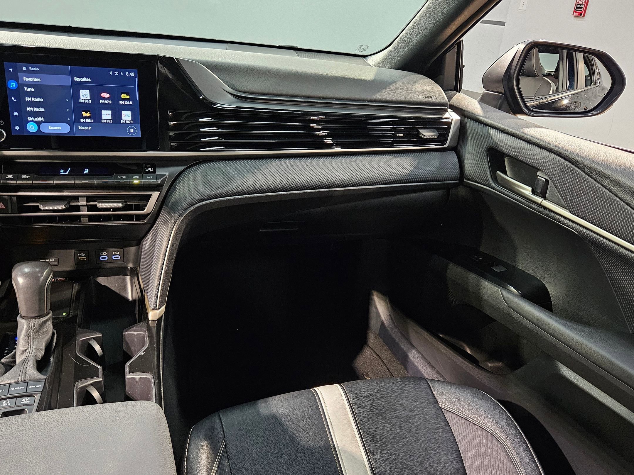 Used 2025 Toyota Camry SE image 11