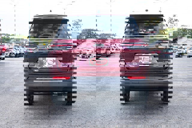 New 2025 Jeep Grand Cherokee L Laredo image 4