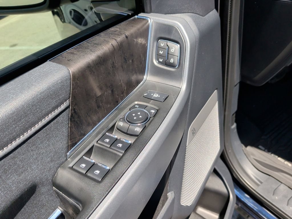 Used 2024 Ford F250 Lariat w/ Lariat Ultimate Package AWD/4WD image 12