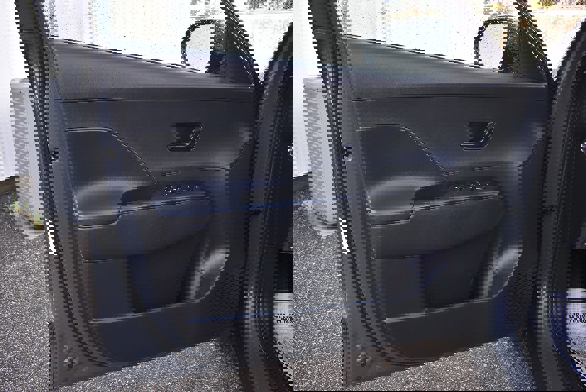 Used 2025 Hyundai Kona SEL image 12