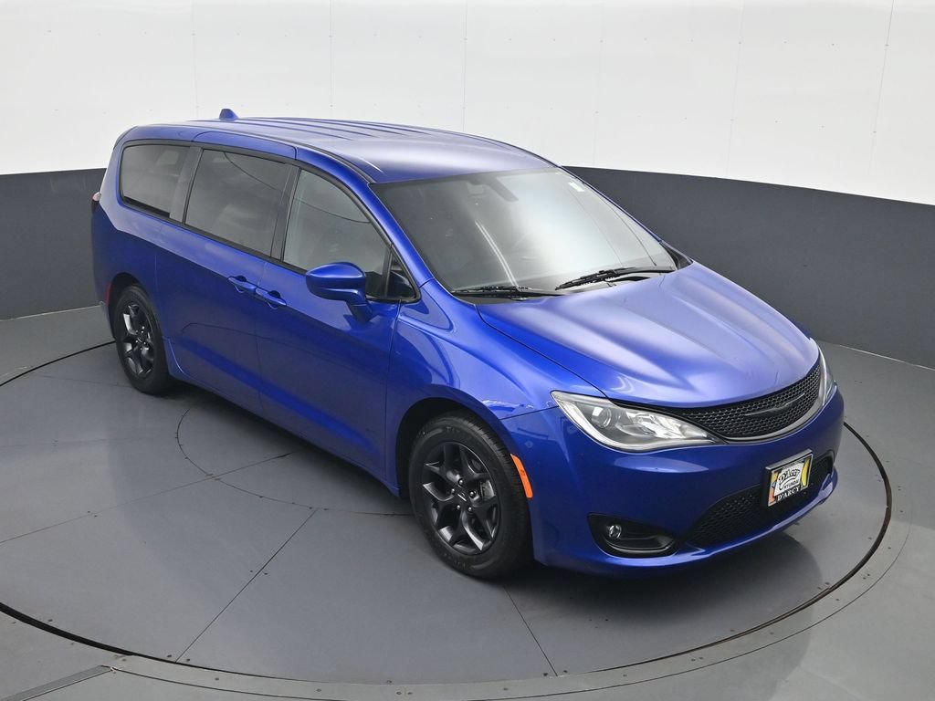 Used 2019 Chrysler Pacifica Touring Plus w/ S Appearance Package FWD image 17