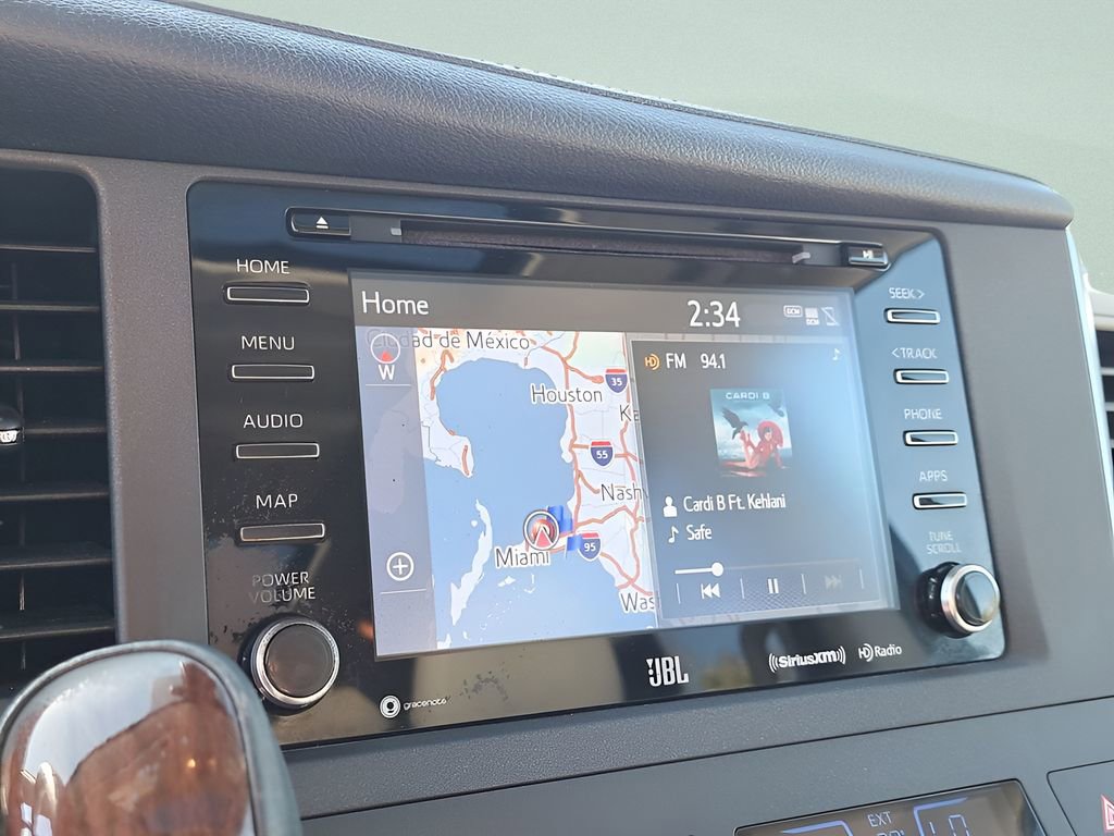 Used 2018 Toyota Sienna Limited Premium w/ Carpet Mat Package image 22